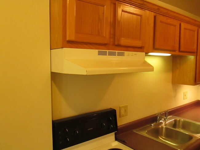 Building Photo - 605 Bremer St