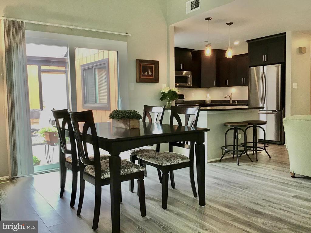 Foto principal - 9044 Arlington Blvd
