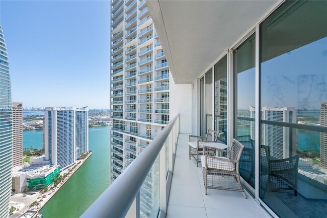 Foto del edificio - 475 Brickell Ave