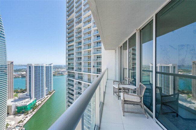 Building Photo - 475 Brickell Ave