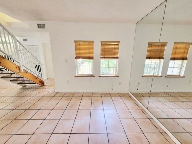 Building Photo - 3356 Bird Ave