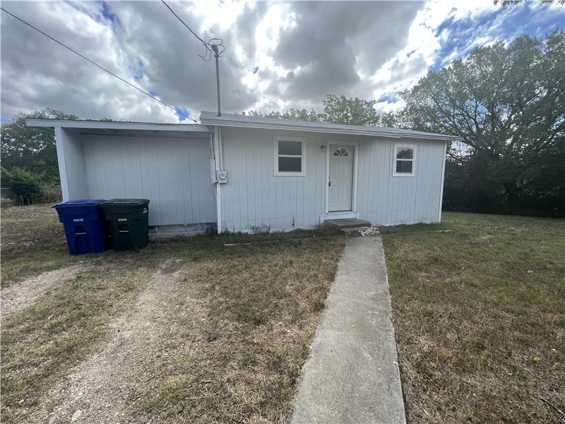 Foto principal - 904 W Avenue B