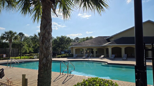Foto del edificio - 4BR/2BA in Sorrento with large, fenced-in ...