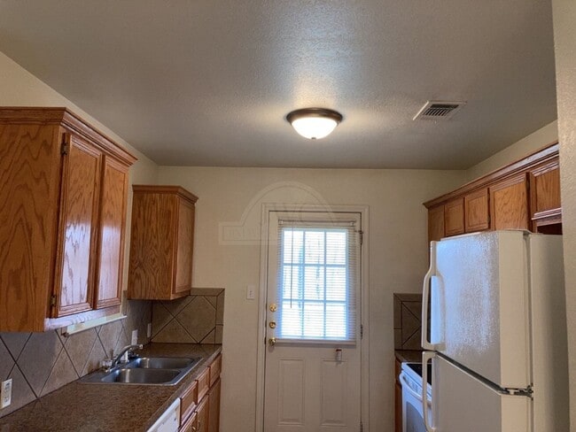 Foto del edificio - 3205 Baldwin Loop