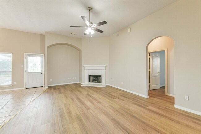 Foto del edificio - 2212 Highland Crossing Dr