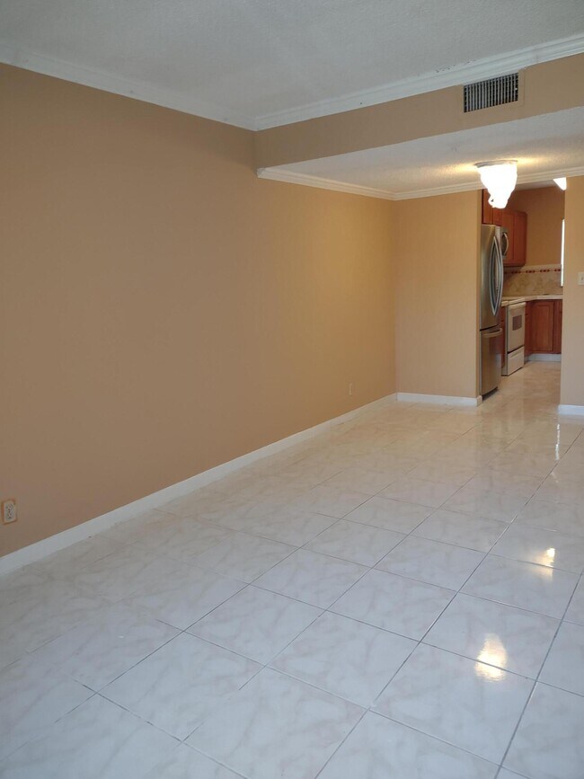 Building Photo - 5724  Blueberry Court 36 Lauderhill Fl 33313