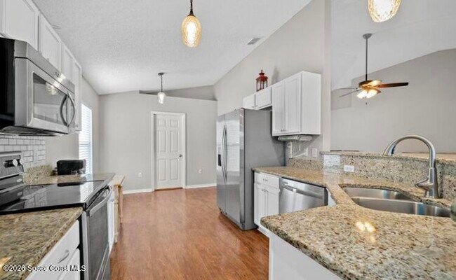 Building Photo - 4726 Four Lakes Dr