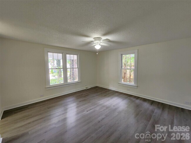 Foto del edificio - 650 Harris St NW