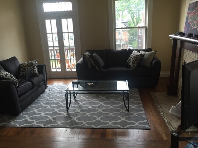 Foto del edificio - 1367 Burdette Ave