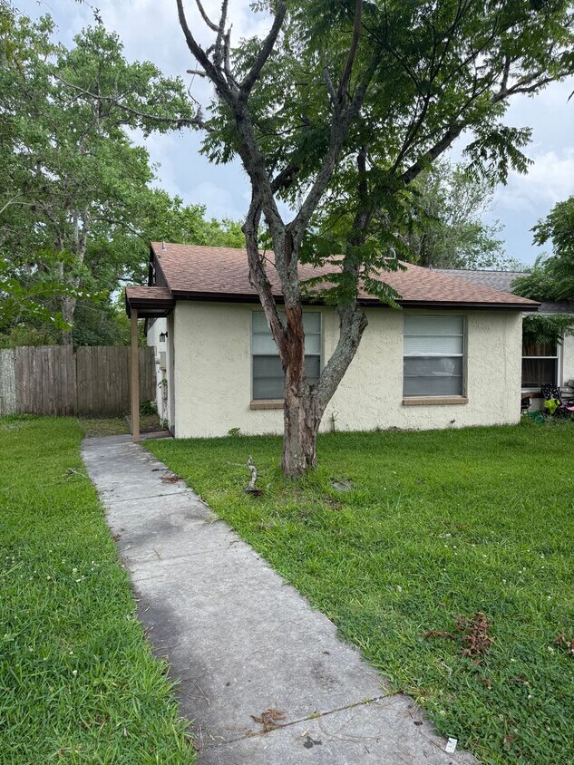 Primary Photo - Nice 2/1 locted in Orange Park