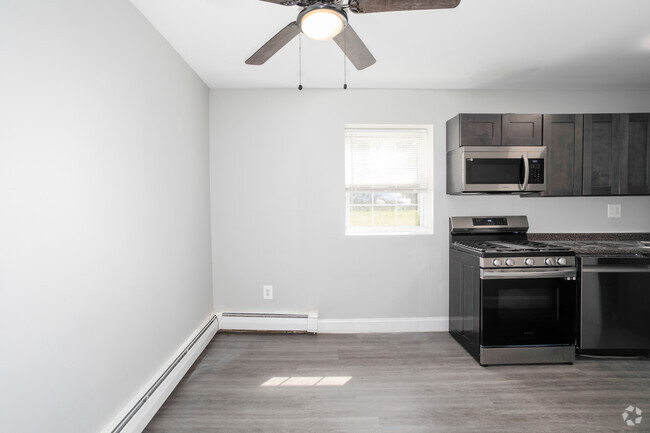 2BR, 1BA - 796SF - Dining Area - Primavera Square