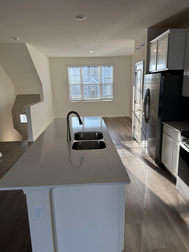 Foto del edificio - 2263 Glacier St