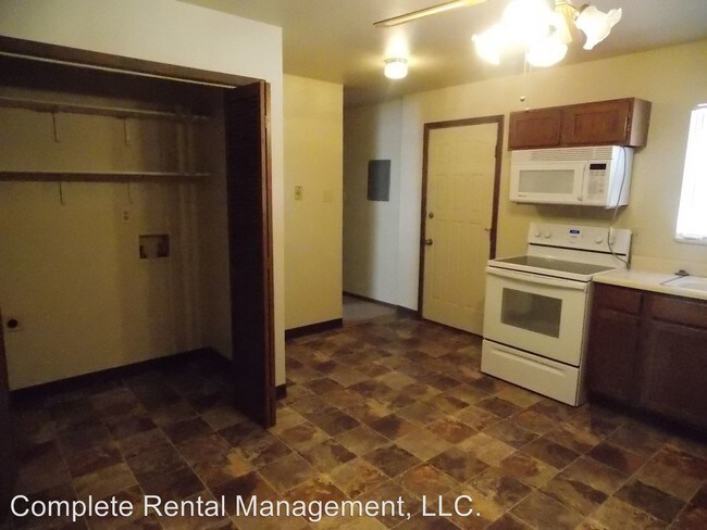 Building Photo - 3 br, 1 bath Apartment - 1226 Spruce St