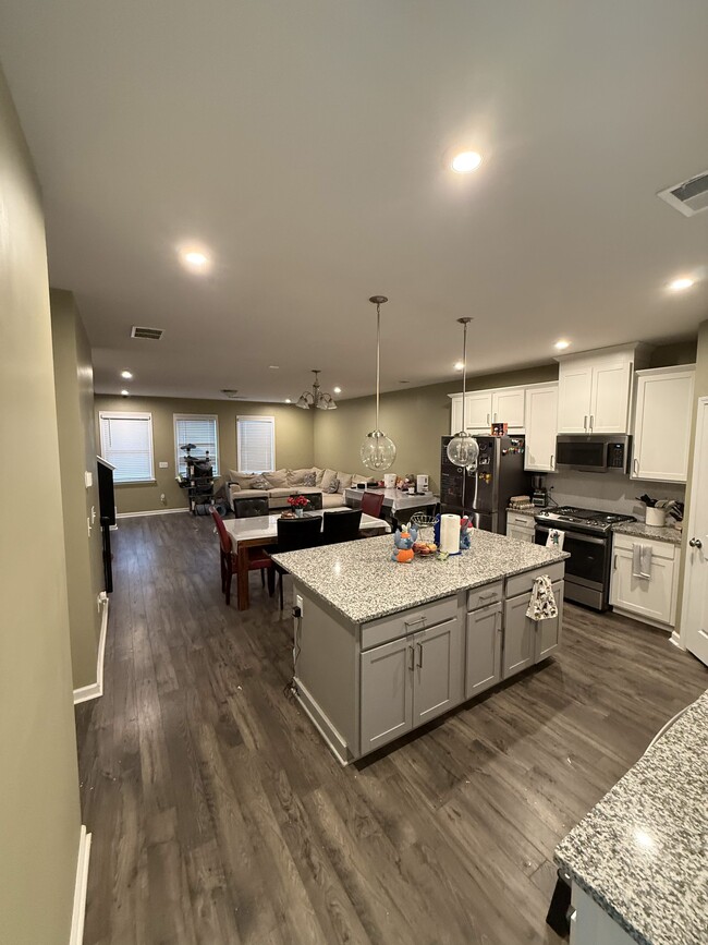 Building Photo - 3598 Hidden Valley Cir