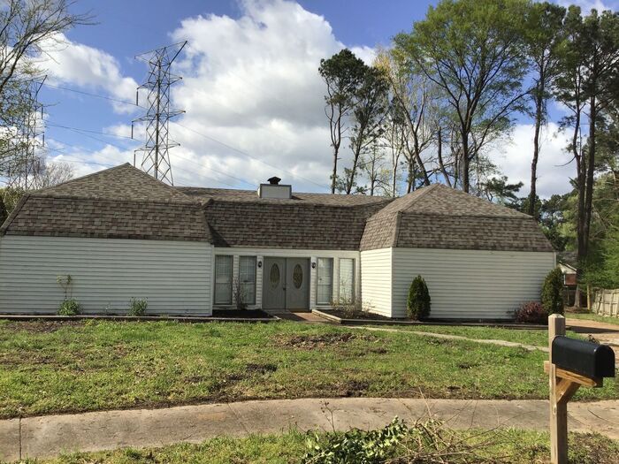 Primary Photo - Spacious East Memphis 3 bedroom 2 bth home!