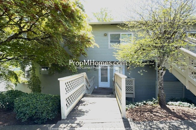 Building Photo - Treehouse-like Condo in Mountain Park - Mo...