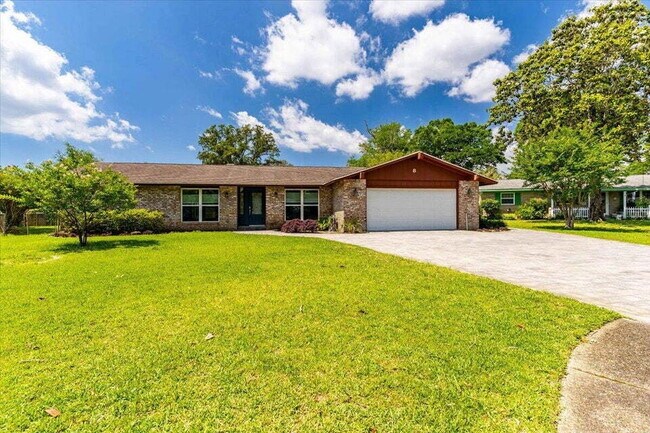 Foto del edificio - "Charming 3-Bed Oasis with Private Pool in Fort Walton Beach!"