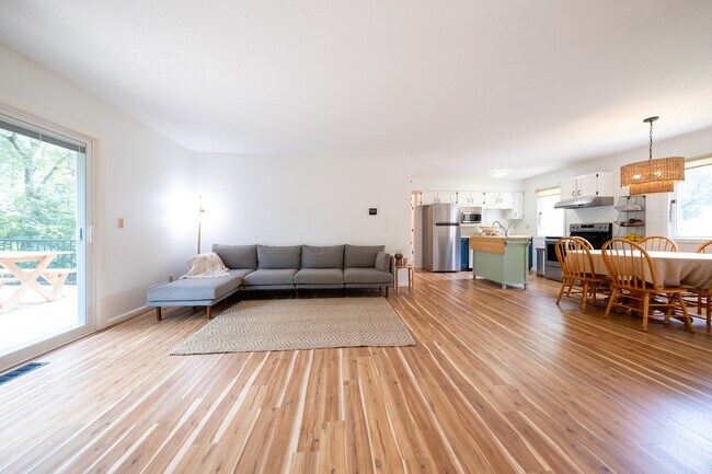 Foto del edificio - 13396 Everest Ave
