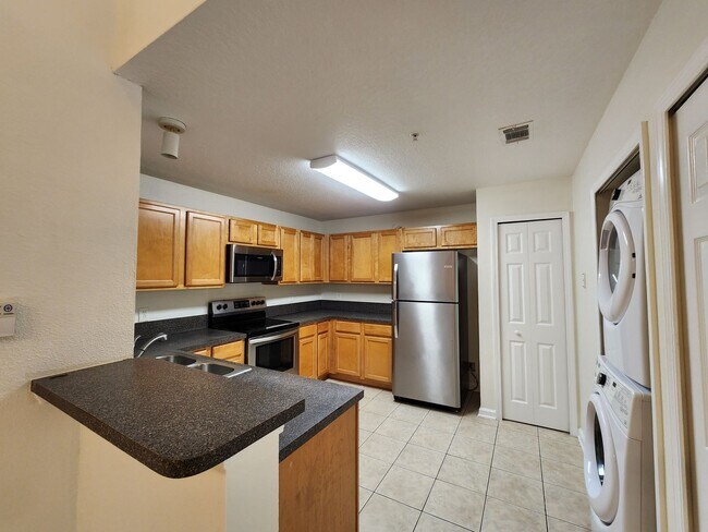 Building Photo - West Side - 3/2 Upstairs Manotak Oaks Condo