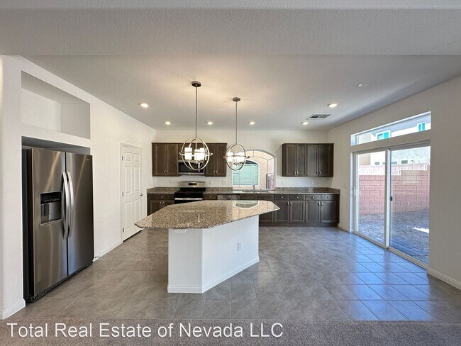 Building Photo - 4 br, 3.5 bath House - 7745 Bellenden St