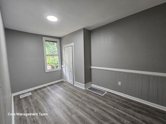 Foto del edificio - Fully rehabbed 2 bed 1 bath in the south side slopes!!