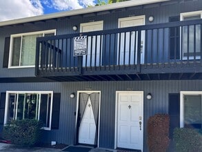 Building Photo - 5558 SW Beaverton Hillsdale Hwy