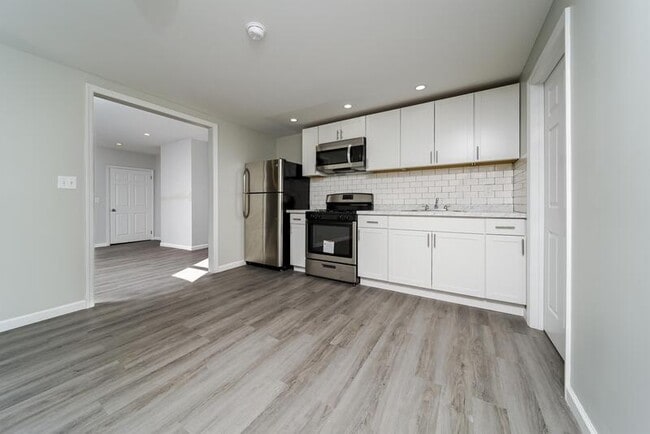 Building Photo - 441 2nd St