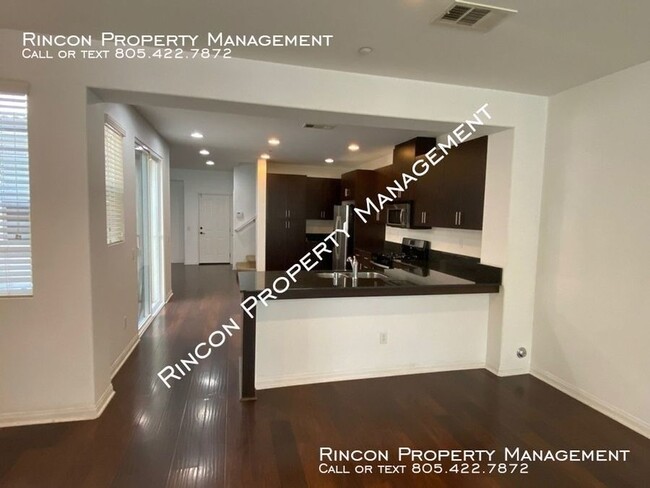 Building Photo - *Riverpark Townhome* 3 Bedrooms, 2.5 Baths