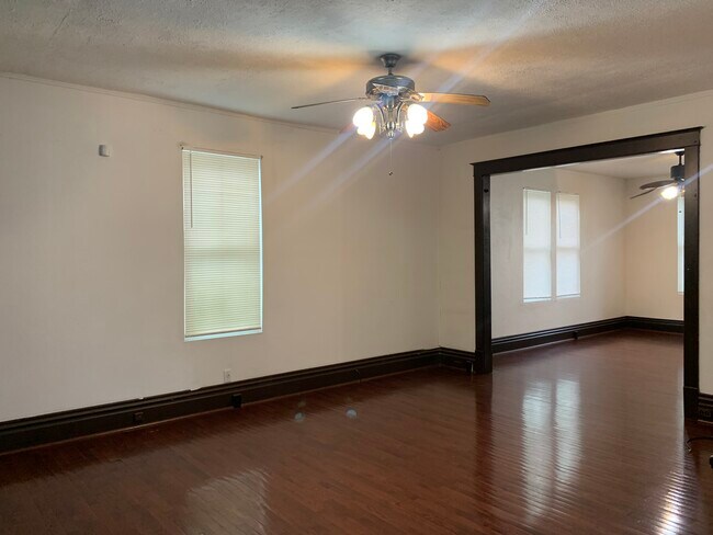 Building Photo - 808 S Greenlawn Ave