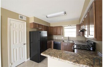 Building Photo - 1502 Oleander