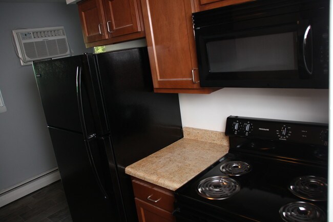Foto del edificio - MOVE IN TODAY! Limited Units Available