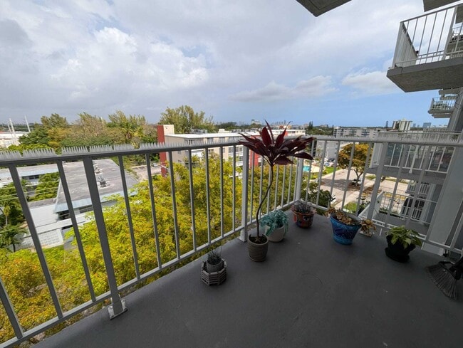 Foto del edificio - 1470 NE 125th Terrace