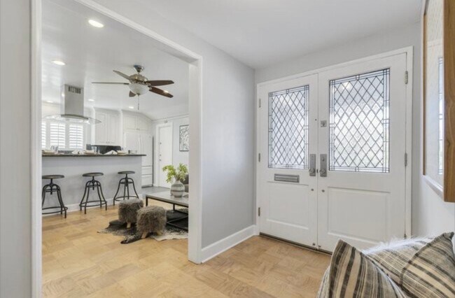 Foto del edificio - 22300 Bassett St