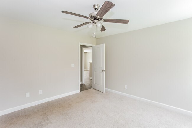 Foto del edificio - 720 White Crane Rd