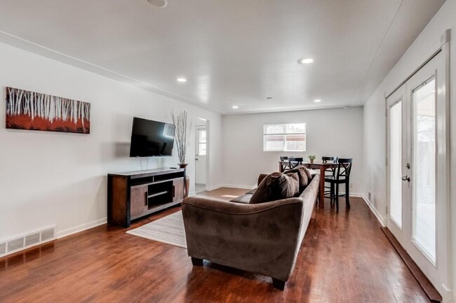 Photo - 7101 Wolff St House