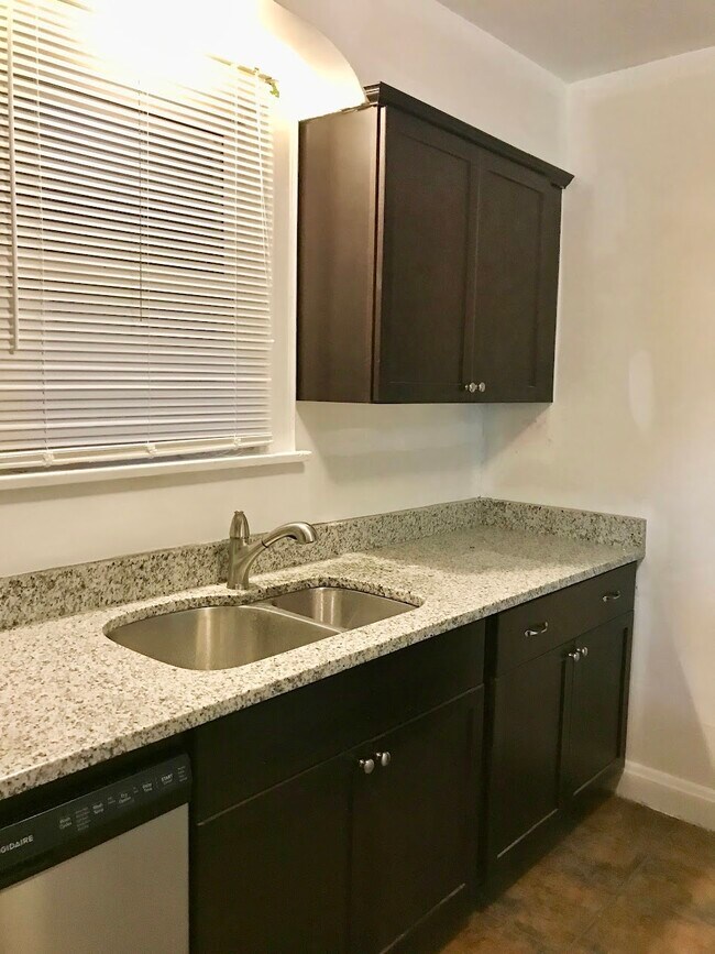 Encimeras de granito para cocina - 2307 Neil Ave