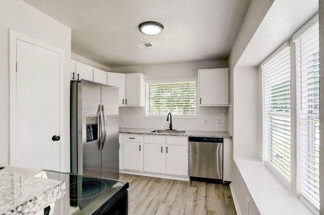 Building Photo - 5403 Diane Ct