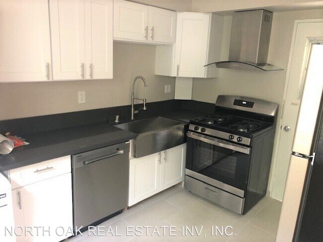 Foto del edificio - 110 1/2-110 N Sweetzer Ave