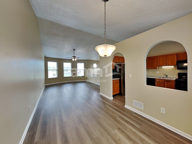 Foto del edificio - 6699 Alex Dr