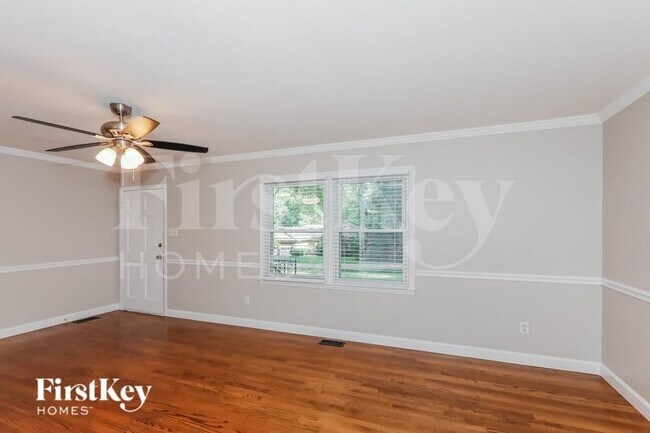 Foto del edificio - 120 Keowee Cir