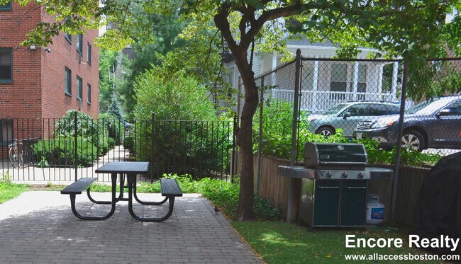 Foto del edificio - 375 Harvard St