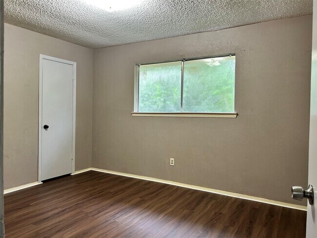 Foto del edificio - 23122 Dew Wood Ln