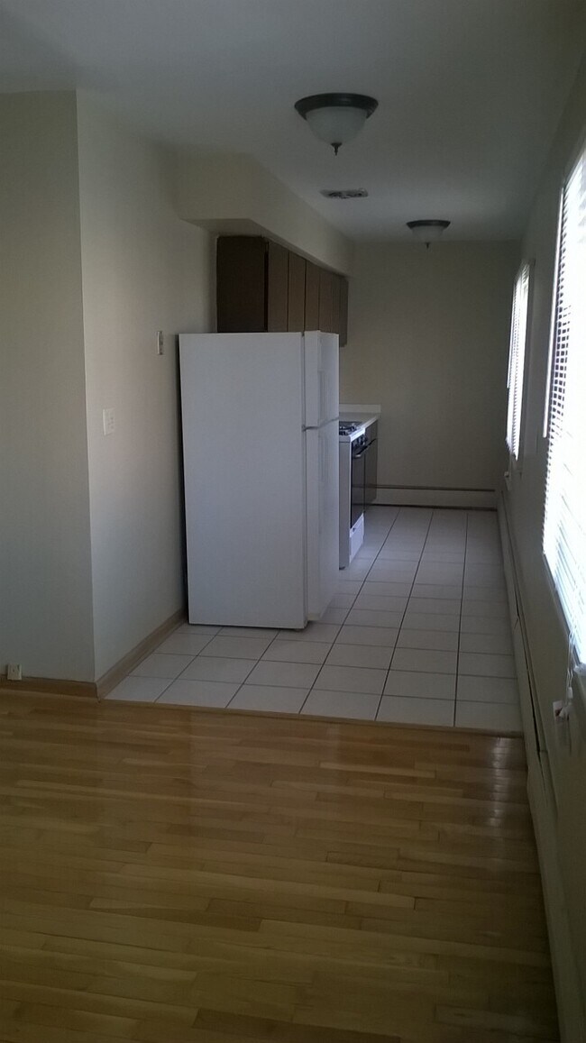 Foto del edificio - 1651 N Farwell Ave