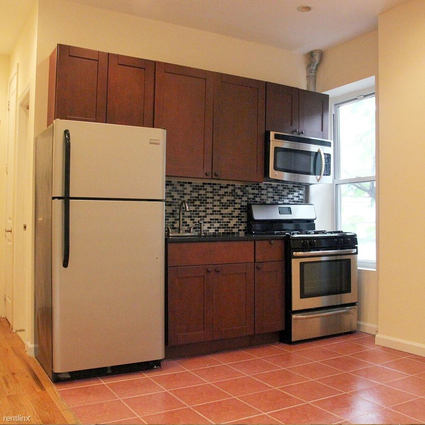 Primary Photo - 305 Clarkson Ave