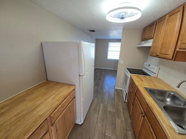 Foto del edificio - 810 6th St SE