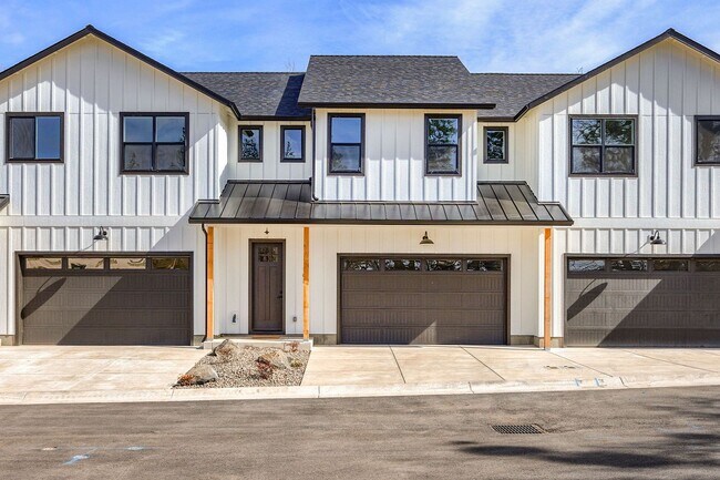 Foto del edificio - Former Model Home on Golf Course