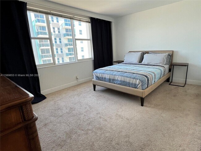 Foto del edificio - 9195 Collins Avenue Apt #1011, Surfside, F...