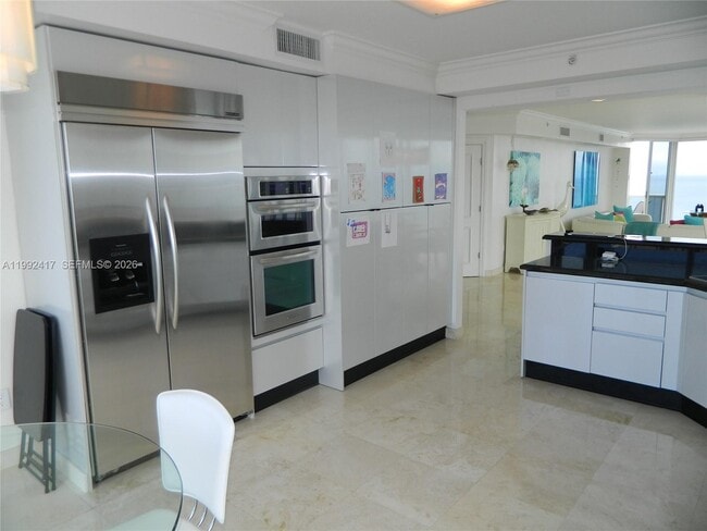 Foto del edificio - 17555 Collins Ave