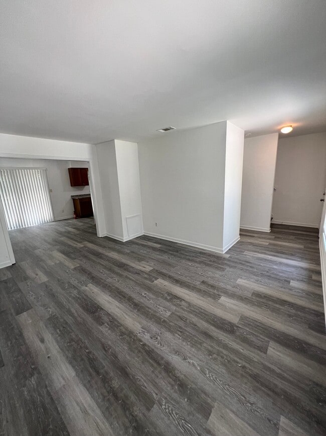 Photo - 424 Tarragon Wy SW Apartment