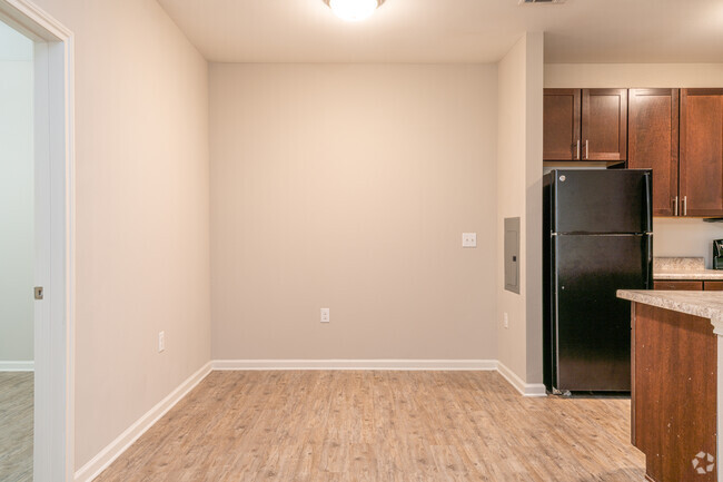 Dining Area - The Pointe at Crestmont